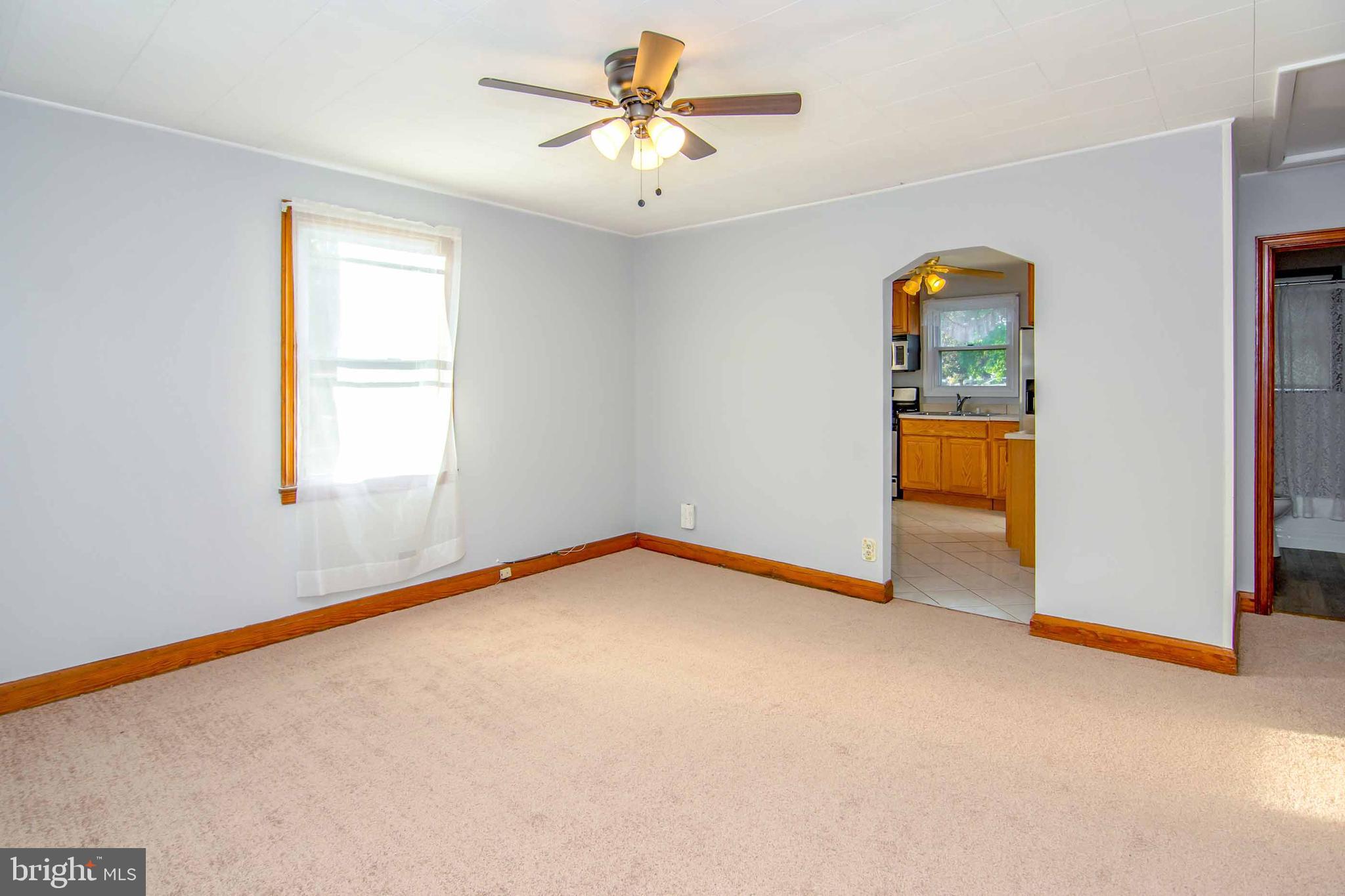 513 Riverside Drive Baltimore, MD 21221 - Photo 3 of 14 Living Room