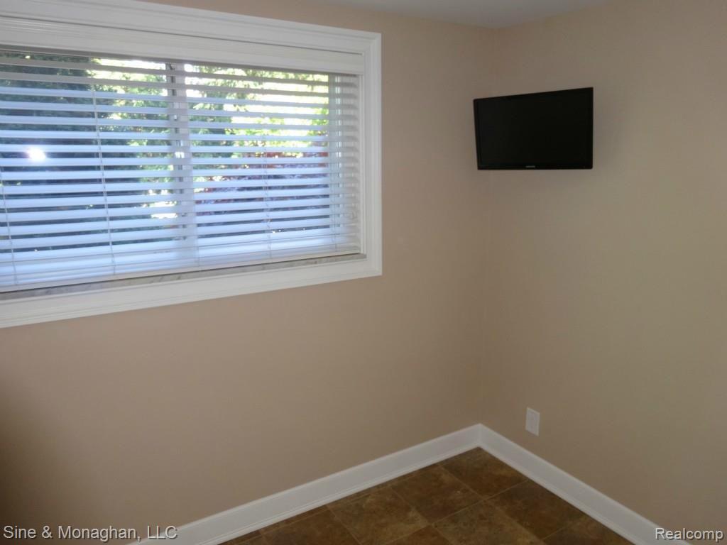 1190 Hayfield Road Rochester Hills, MI 48306 - Photo 13 of 31