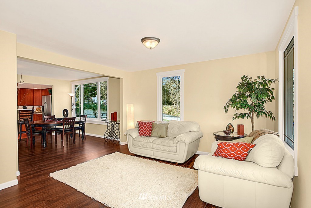 307 Taylor Avenue Northwest Renton, WA 98057 - Photo 2 of 18 Gallery Image 2