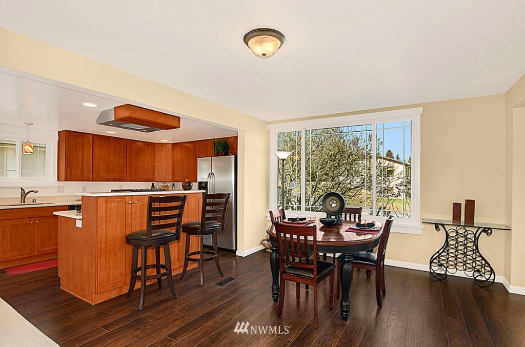 307 Taylor Avenue Northwest Renton, WA 98057 - Photo 3 of 18 Gallery Image 3