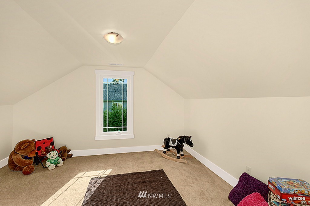 307 Taylor Avenue Northwest Renton, WA 98057 - Photo 8 of 18 Gallery Image 8
