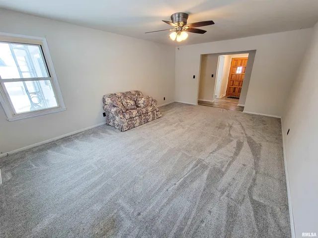 $190,000 | 212 South Clark Avenue Southwest, Clay City, IL 62824