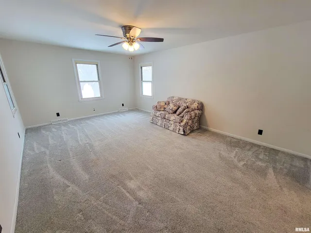 $190,000 | 212 South Clark Avenue Southwest, Clay City, IL 62824