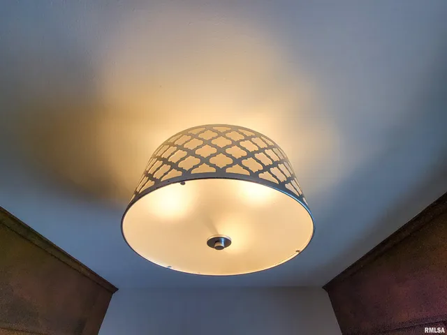 $190,000 | 212 South Clark Avenue Southwest, Clay City, IL 62824