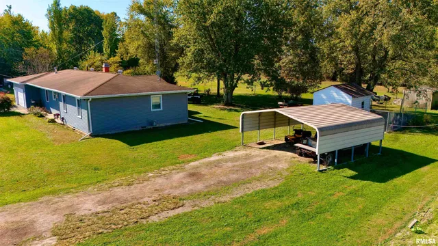 $190,000 | 212 South Clark Avenue Southwest, Clay City, IL 62824