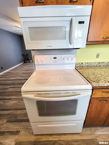 $190,000 | 212 South Clark Avenue Southwest, Clay City, IL 62824