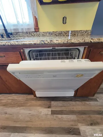 $190,000 | 212 South Clark Avenue Southwest, Clay City, IL 62824