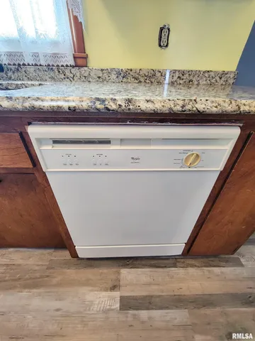 $190,000 | 212 South Clark Avenue Southwest, Clay City, IL 62824