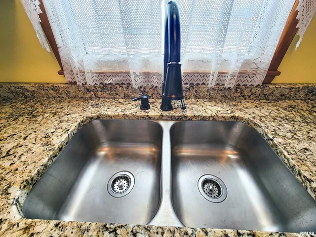 $190,000 | 212 South Clark Avenue Southwest, Clay City, IL 62824