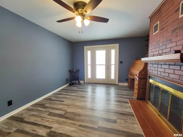 $190,000 | 212 South Clark Avenue Southwest, Clay City, IL 62824