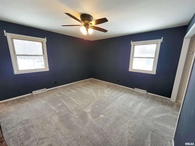 $190,000 | 212 South Clark Avenue Southwest, Clay City, IL 62824