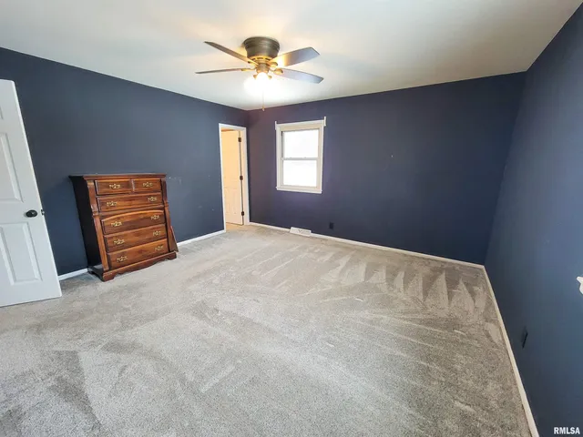 $190,000 | 212 South Clark Avenue Southwest, Clay City, IL 62824