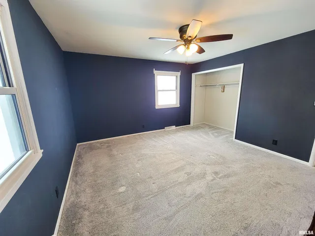 $190,000 | 212 South Clark Avenue Southwest, Clay City, IL 62824