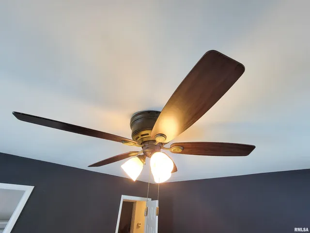 $190,000 | 212 South Clark Avenue Southwest, Clay City, IL 62824