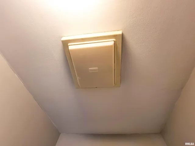 $190,000 | 212 South Clark Avenue Southwest, Clay City, IL 62824