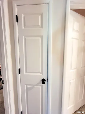 $190,000 | 212 South Clark Avenue Southwest, Clay City, IL 62824