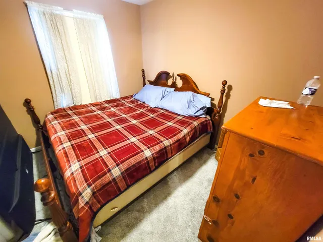 $190,000 | 212 South Clark Avenue Southwest, Clay City, IL 62824