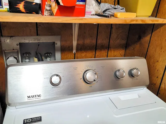 $190,000 | 212 South Clark Avenue Southwest, Clay City, IL 62824