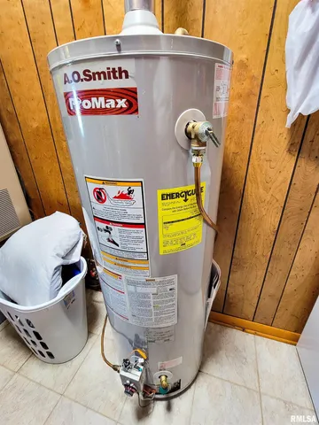 $190,000 | 212 South Clark Avenue Southwest, Clay City, IL 62824