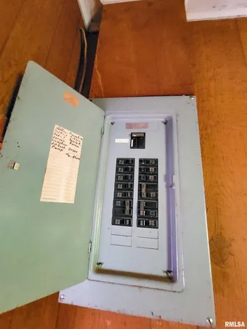 $190,000 | 212 South Clark Avenue Southwest, Clay City, IL 62824