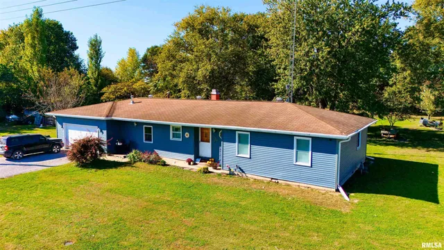 $190,000 | 212 South Clark Avenue Southwest, Clay City, IL 62824