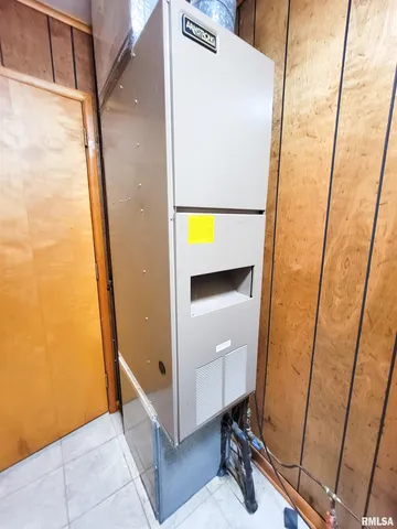 $190,000 | 212 South Clark Avenue Southwest, Clay City, IL 62824