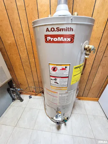 $190,000 | 212 South Clark Avenue Southwest, Clay City, IL 62824