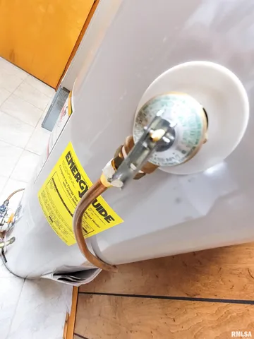 $190,000 | 212 South Clark Avenue Southwest, Clay City, IL 62824