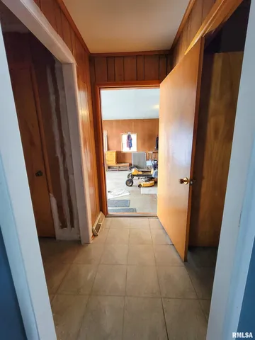 $190,000 | 212 South Clark Avenue Southwest, Clay City, IL 62824