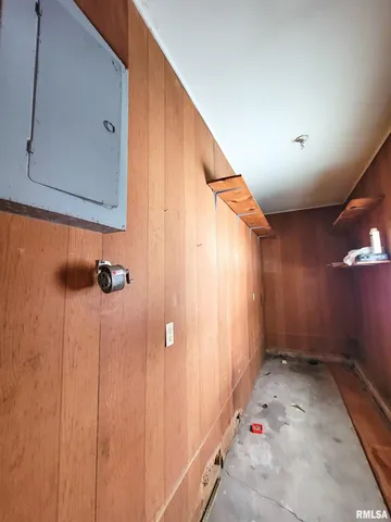 $190,000 | 212 South Clark Avenue Southwest, Clay City, IL 62824