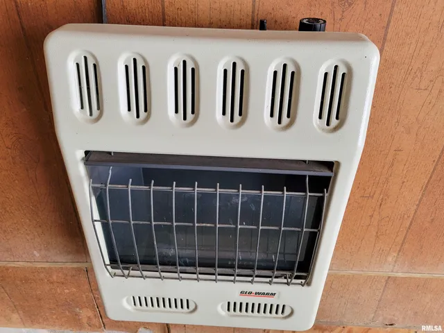 $190,000 | 212 South Clark Avenue Southwest, Clay City, IL 62824