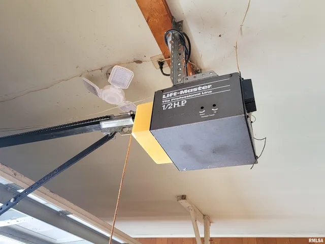 $190,000 | 212 South Clark Avenue Southwest, Clay City, IL 62824