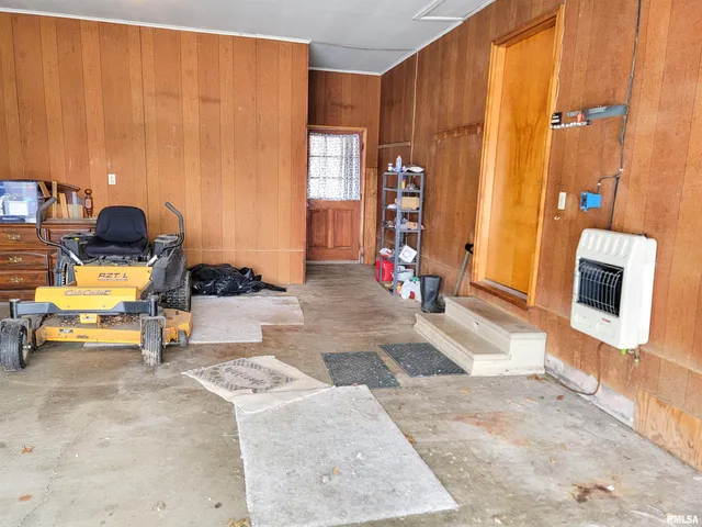 $190,000 | 212 South Clark Avenue Southwest, Clay City, IL 62824