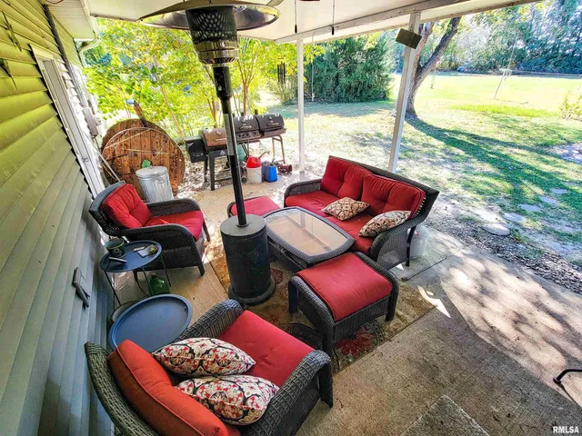 $190,000 | 212 South Clark Avenue Southwest, Clay City, IL 62824