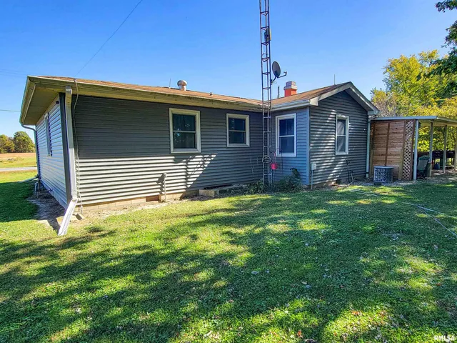 $190,000 | 212 South Clark Avenue Southwest, Clay City, IL 62824