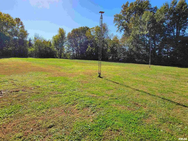 $190,000 | 212 South Clark Avenue Southwest, Clay City, IL 62824