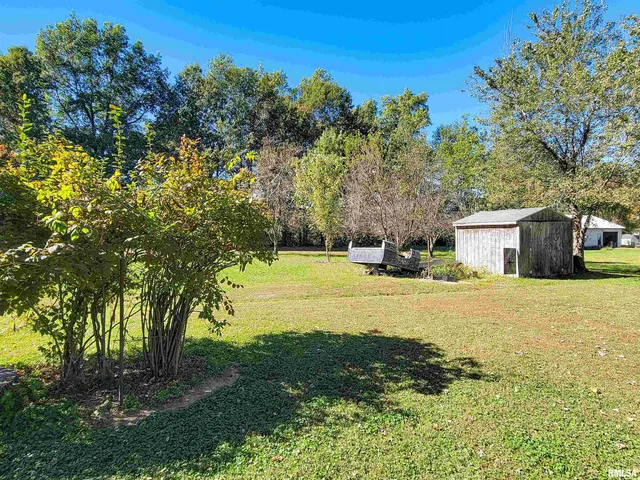 $190,000 | 212 South Clark Avenue Southwest, Clay City, IL 62824