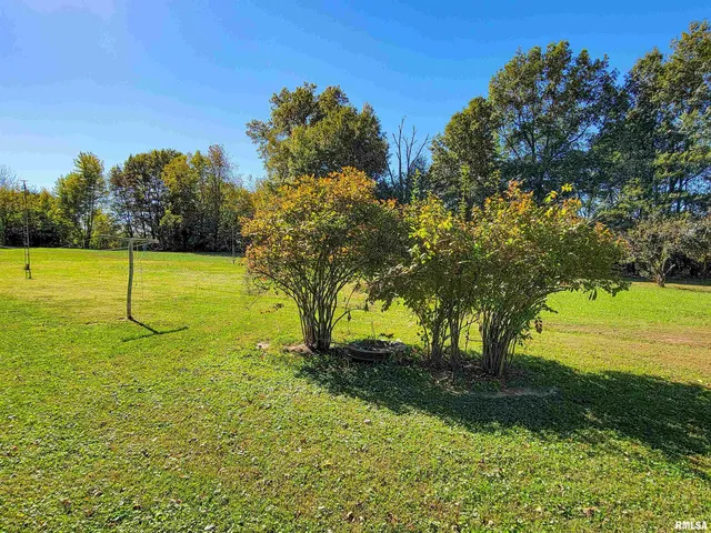 $190,000 | 212 South Clark Avenue Southwest, Clay City, IL 62824