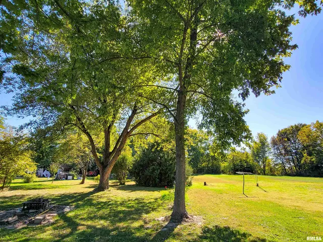 $190,000 | 212 South Clark Avenue Southwest, Clay City, IL 62824