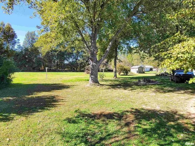 $190,000 | 212 South Clark Avenue Southwest, Clay City, IL 62824