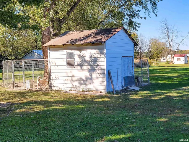 $190,000 | 212 South Clark Avenue Southwest, Clay City, IL 62824