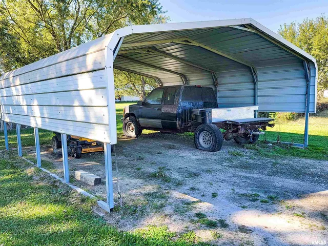 $190,000 | 212 South Clark Avenue Southwest, Clay City, IL 62824