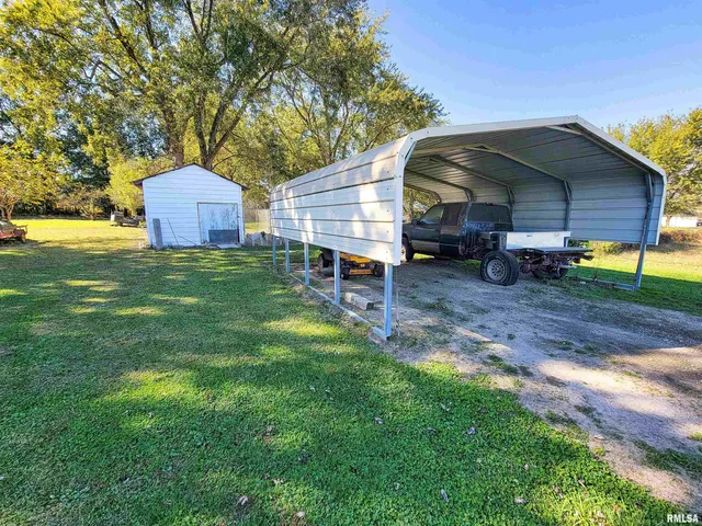 $190,000 | 212 South Clark Avenue Southwest, Clay City, IL 62824