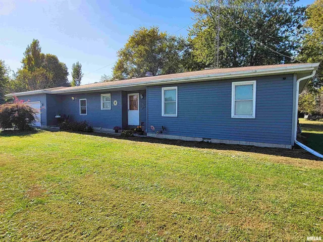 $190,000 | 212 South Clark Avenue Southwest, Clay City, IL 62824