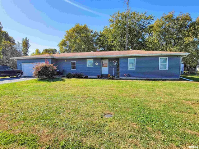 $190,000 | 212 South Clark Avenue Southwest, Clay City, IL 62824