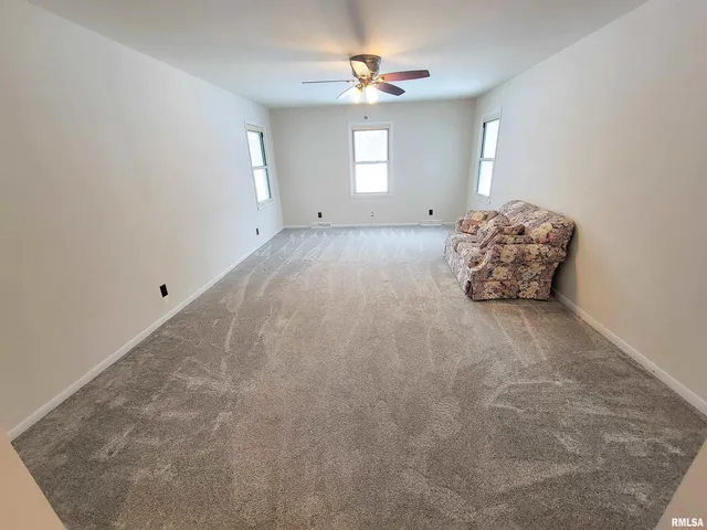 $190,000 | 212 South Clark Avenue Southwest, Clay City, IL 62824