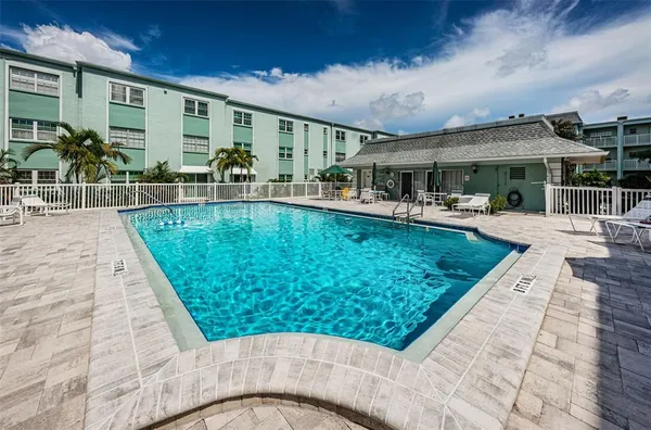 $1,600 | 1706 Belleair Forest Drive, Unit 322, Belleair, FL 33756