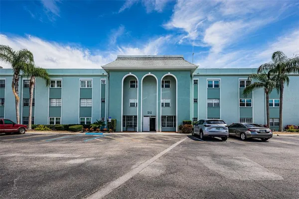 $1,600 | 1706 Belleair Forest Drive, Unit 322, Belleair, FL 33756