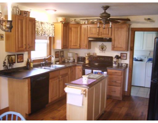 98 Putnam Hill Road Sutton, MA 01590 - Photo 4 of 9