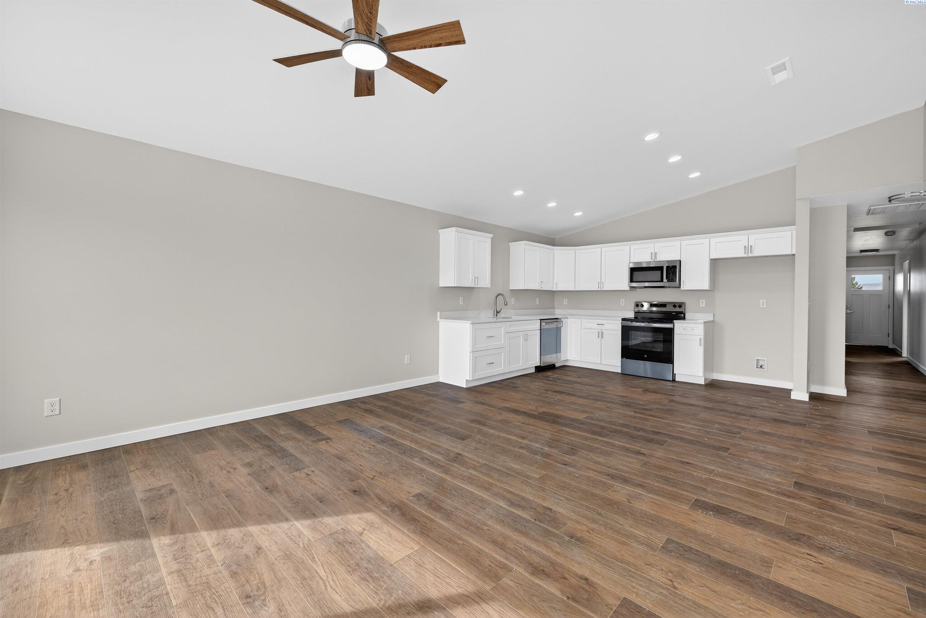 401 East Bonnieview Road Grandview, WA 98930 - Photo 10 of 37 Gallery Image 10
